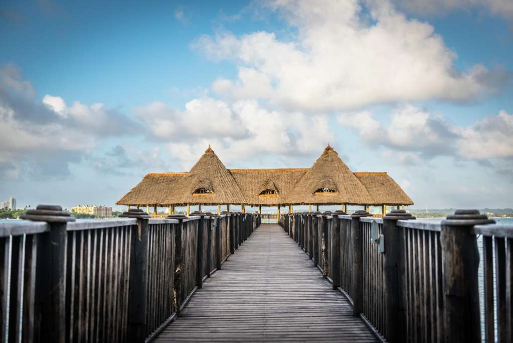 Delta Hotels By Marriott Dar Es Salaam Exterior foto